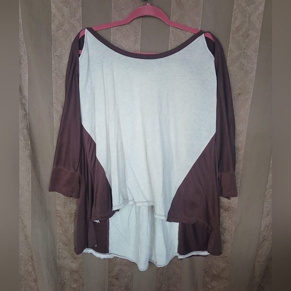 We The Free Tops - 💎 We The Free Women’s Top Two-Tone Scoop Neck Cold Shoulder